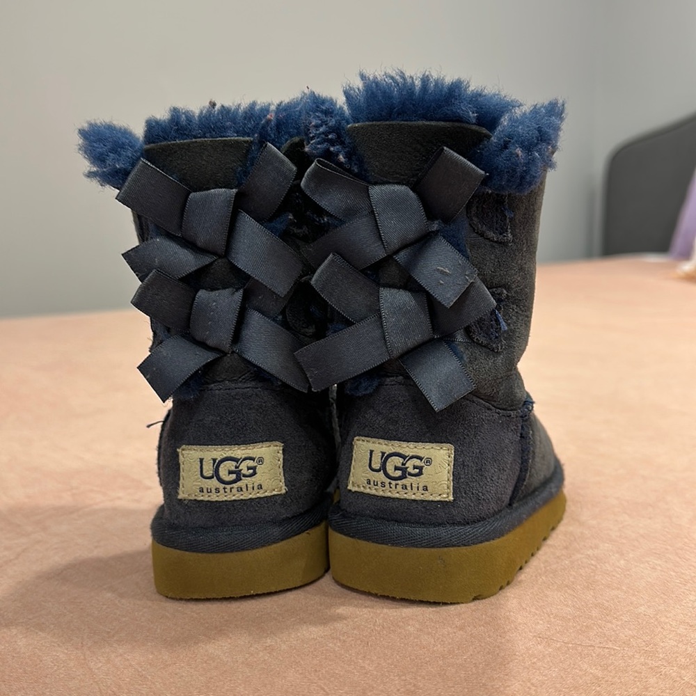 Kids Uggs boots size 8